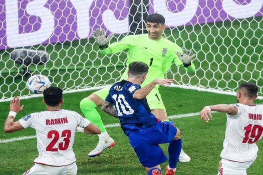 HALF TIME :USA leads Iran 1-0
